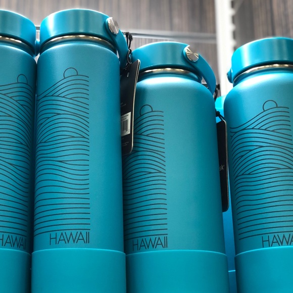 Exclusive Hawaii hydro flasks. - Picture 6 of 8